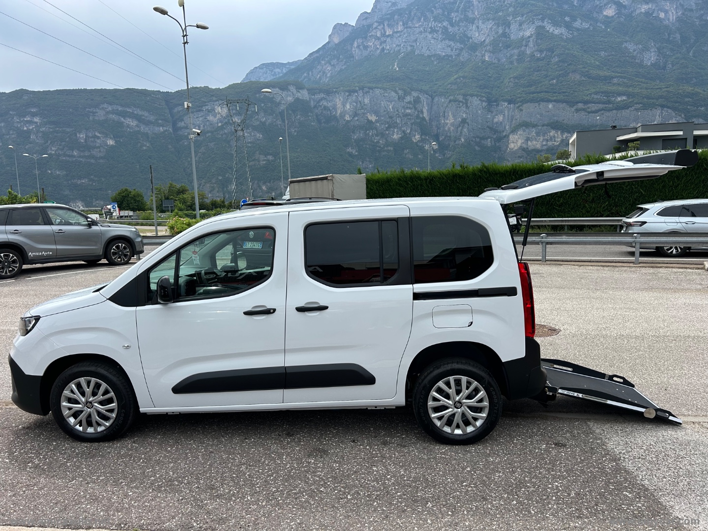 Doblò 1.5 BlueHdi 100CV Combi - All. Olmedo PIANALE RIBASSATO CON RAMPA ACCESSO CARROZZINA - immagine 6