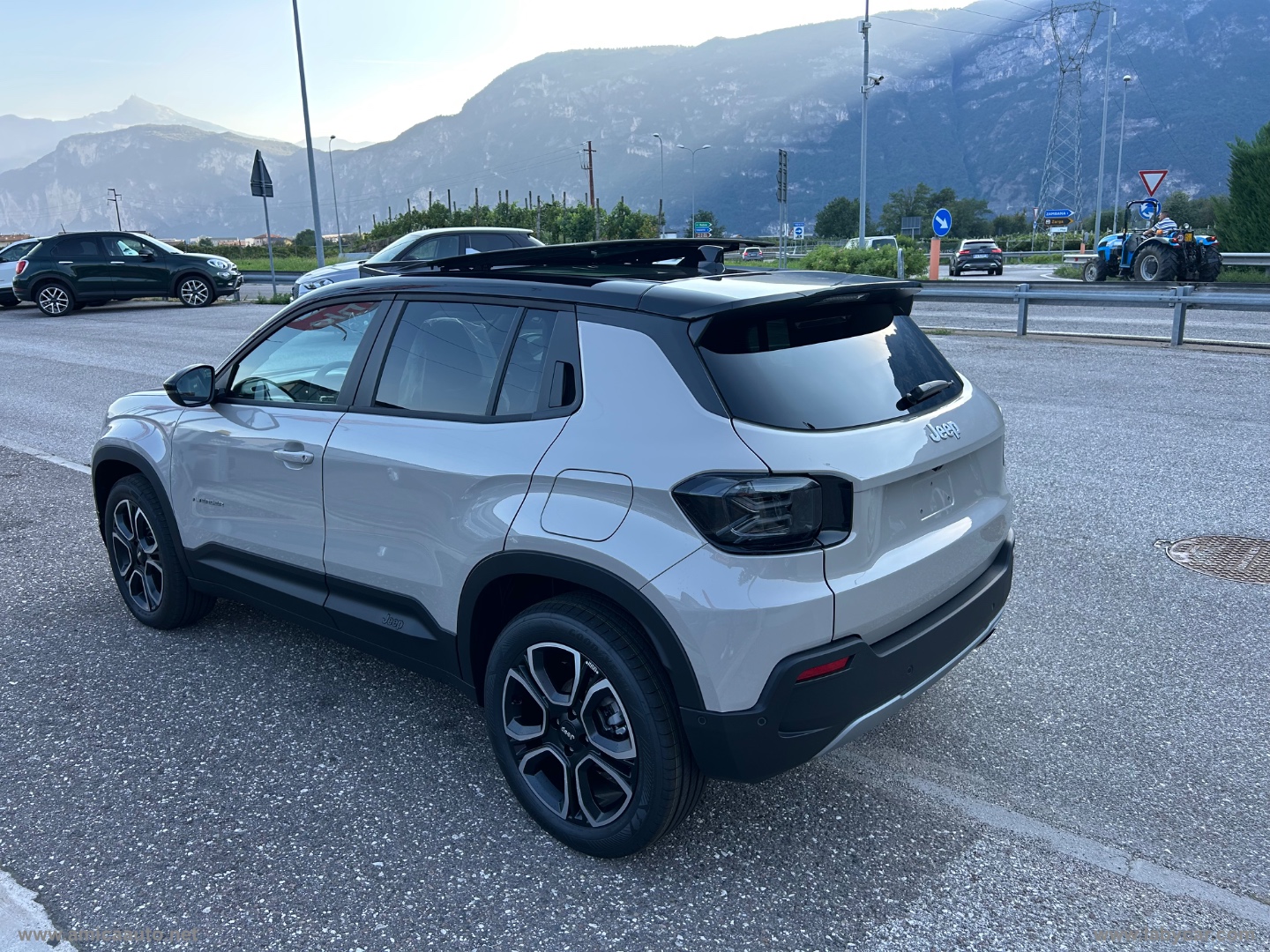 Avenger 1.2 Turbo 110CV e-Hybr. Summit VERNICE BICOLORE GRIGIO STONE/TETTO NERO - immagine 6