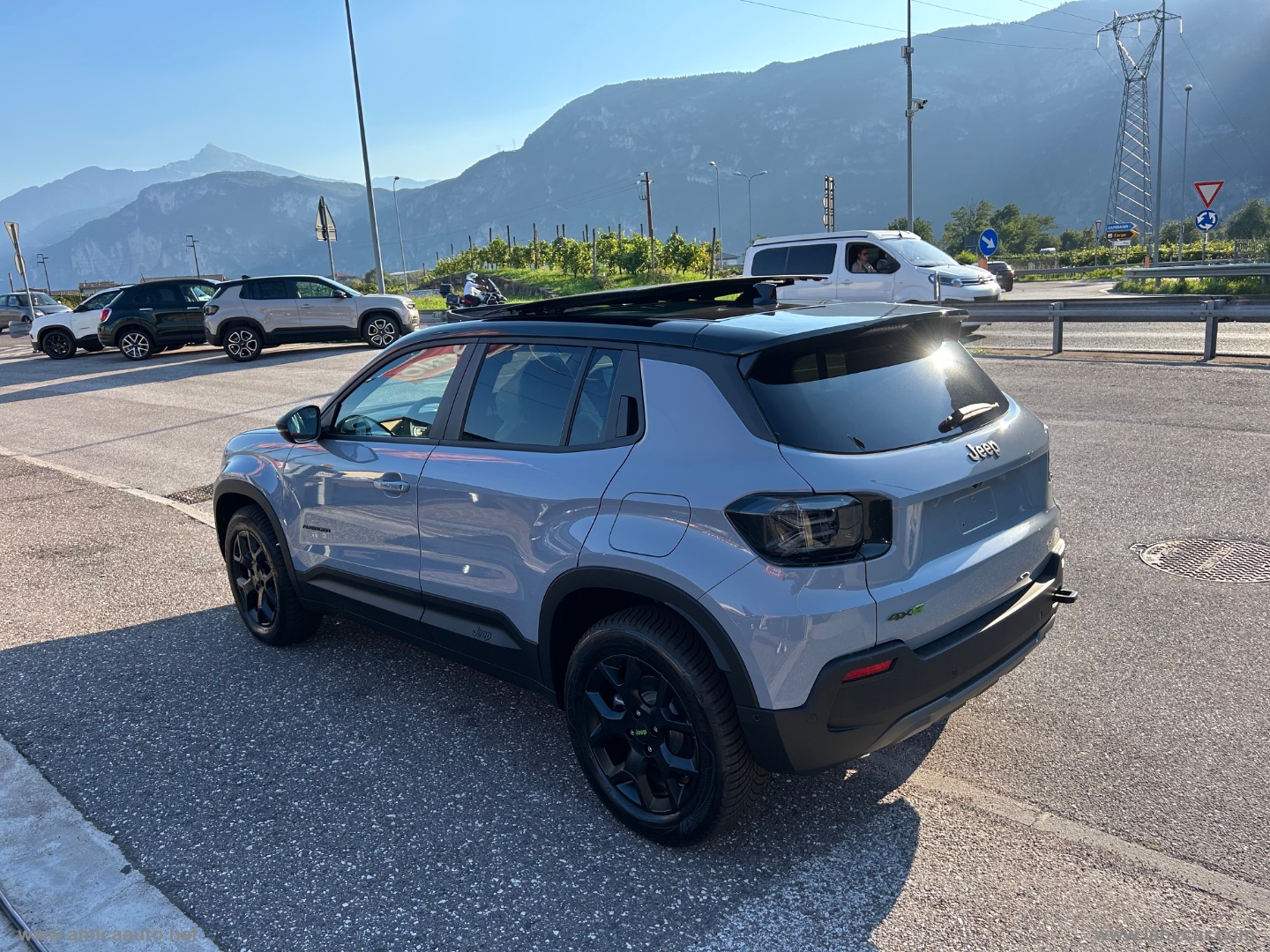 Avenger 1.2 Turbo 145cv e-Hyb.4xe Overand VERNICE BICOLORE GRIGIO STORM/TETTO NERO - immagine 6
