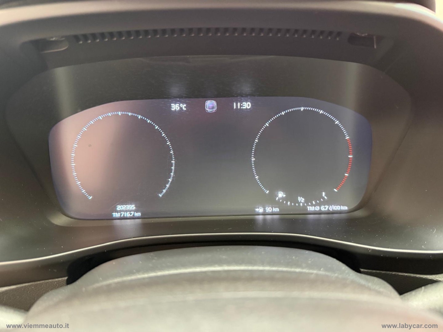 XC40 D3 R-design - immagine 6