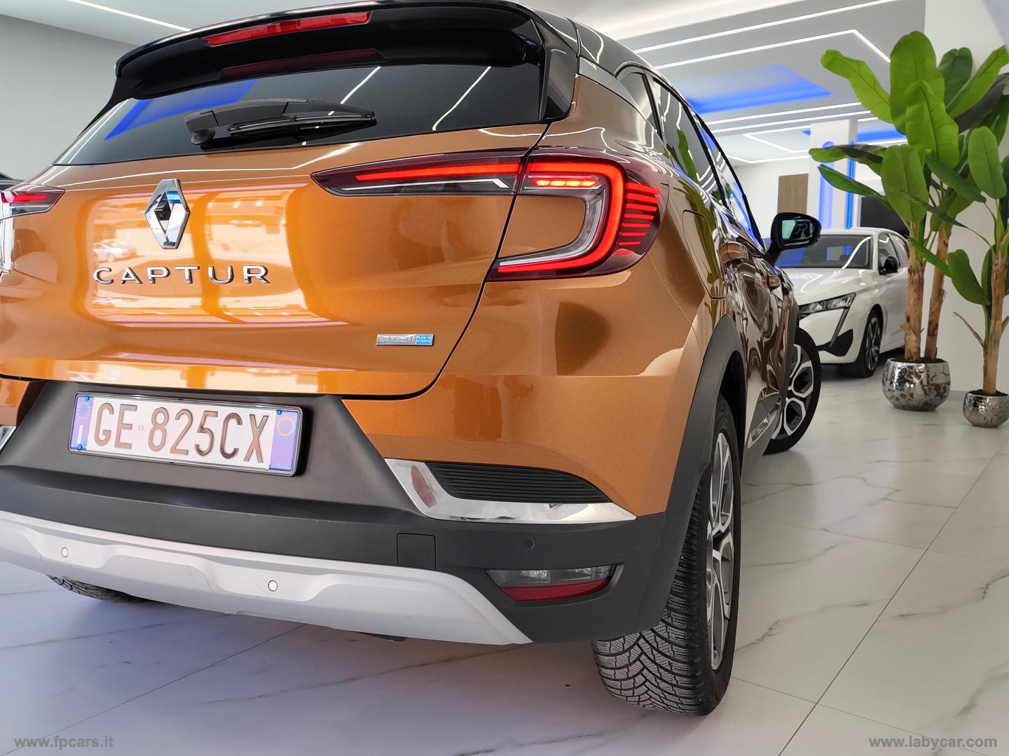 Captur Pl.-in Hybr. E-Tech 160 Init.Par. - immagine 6