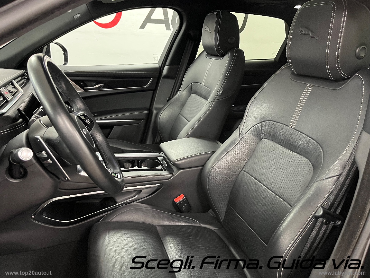 F-Pace 2.0 250 CV AWD aut. R-Dyn. Black EDITION - immagine 6