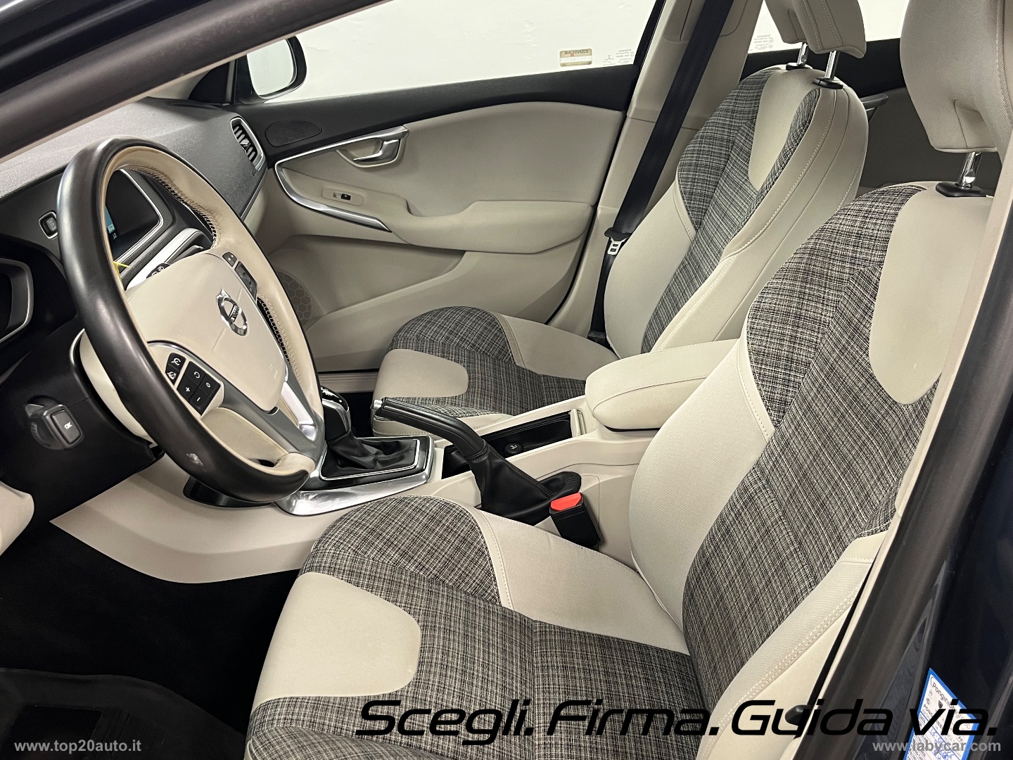 V40 D2 Geartronic Momentum|FARI LED|8 GOMME|PELLE - immagine 6