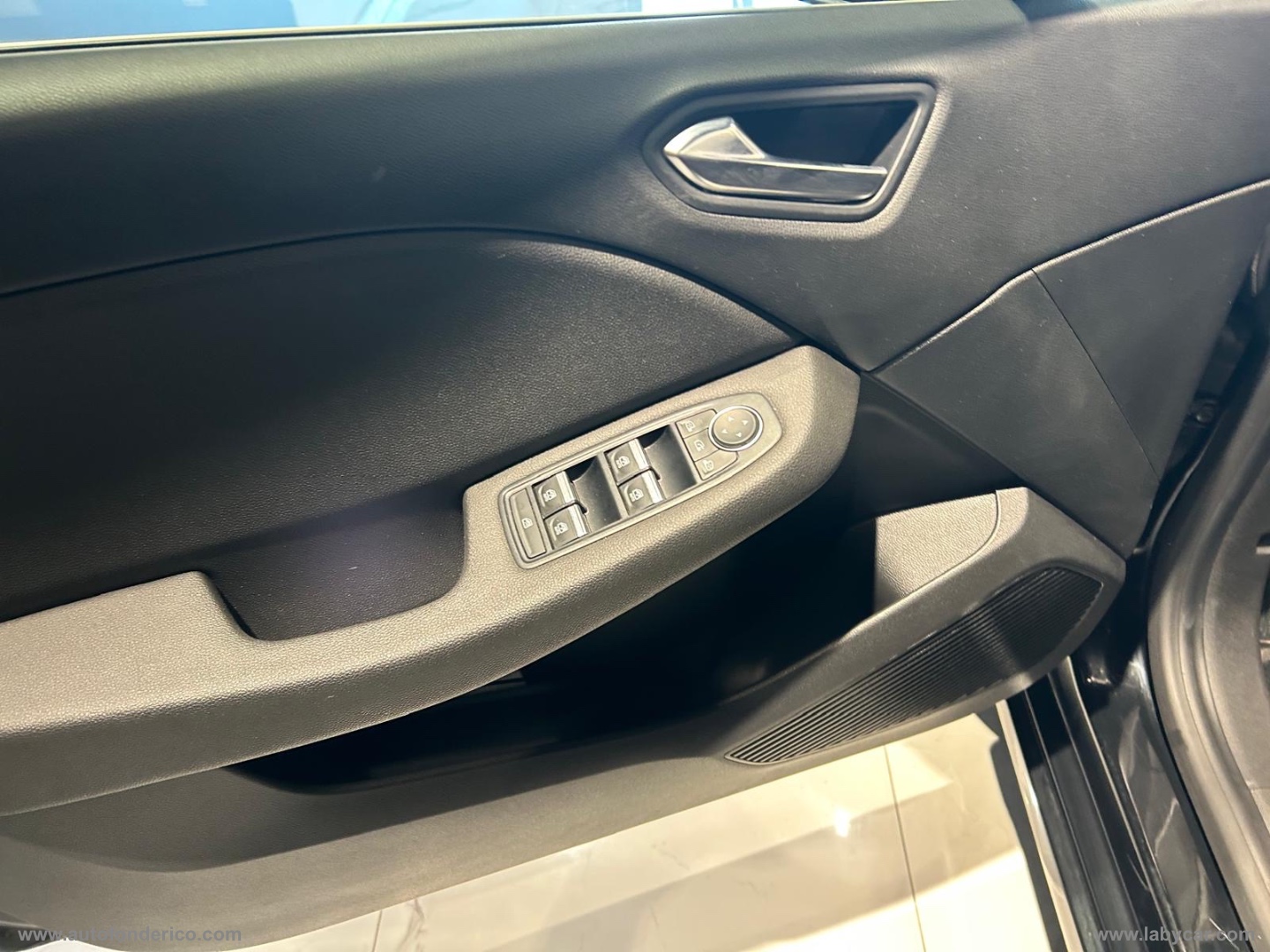 Clio TCe 100 CV GPL Intens - immagine 6
