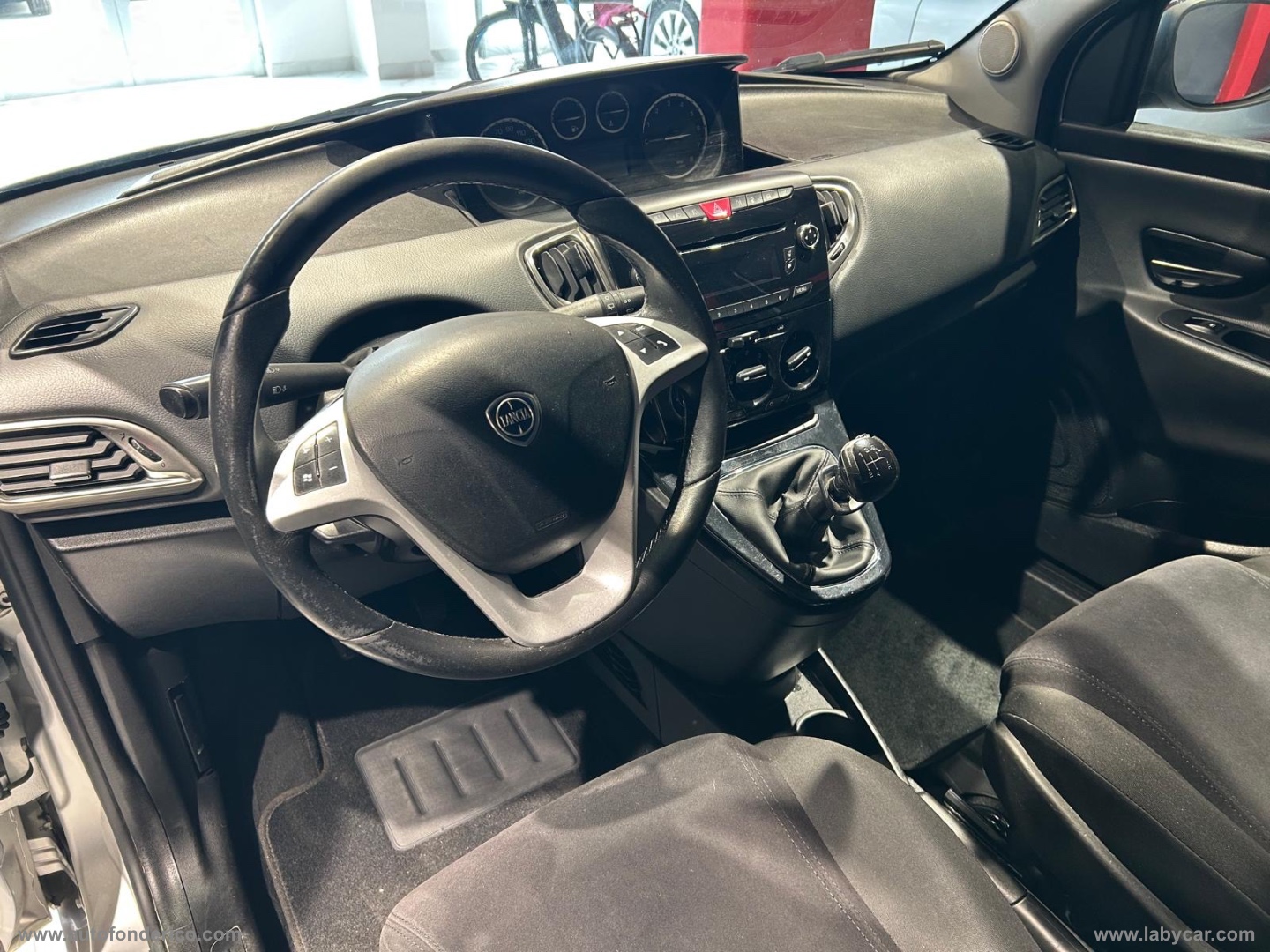 Ypsilon 0.9 T.Air 85CV METANO 5p. Gold - immagine 6