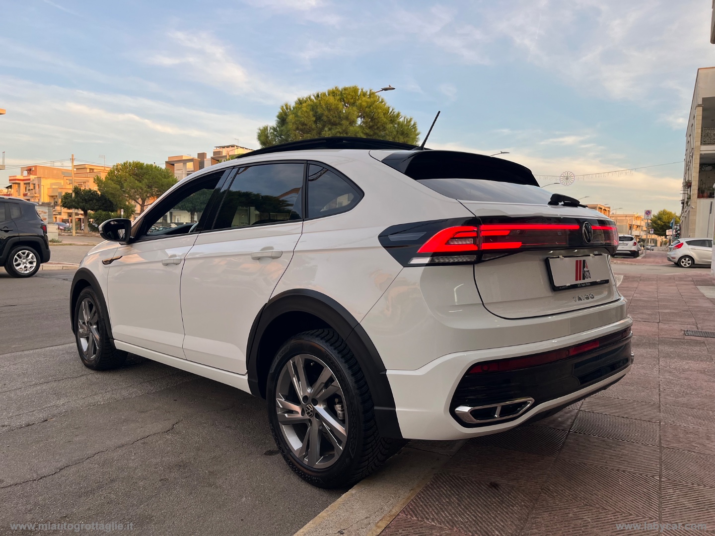 Taigo 1.0 TSI 110 CV DSG R-Line -TETTO - immagine 6