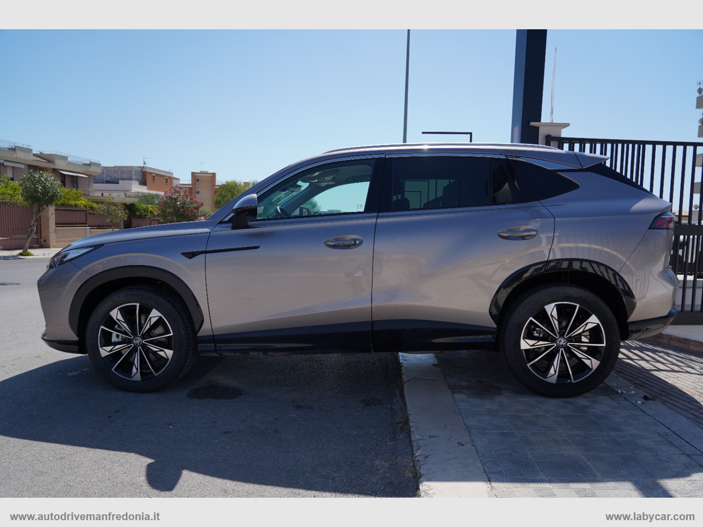HS 1.5 PHEV Luxury - immagine 6