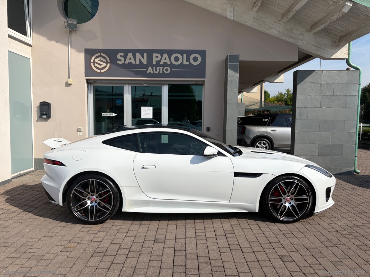 F-Type 2.0 aut. Coupé Chequered Flag - immagine 6