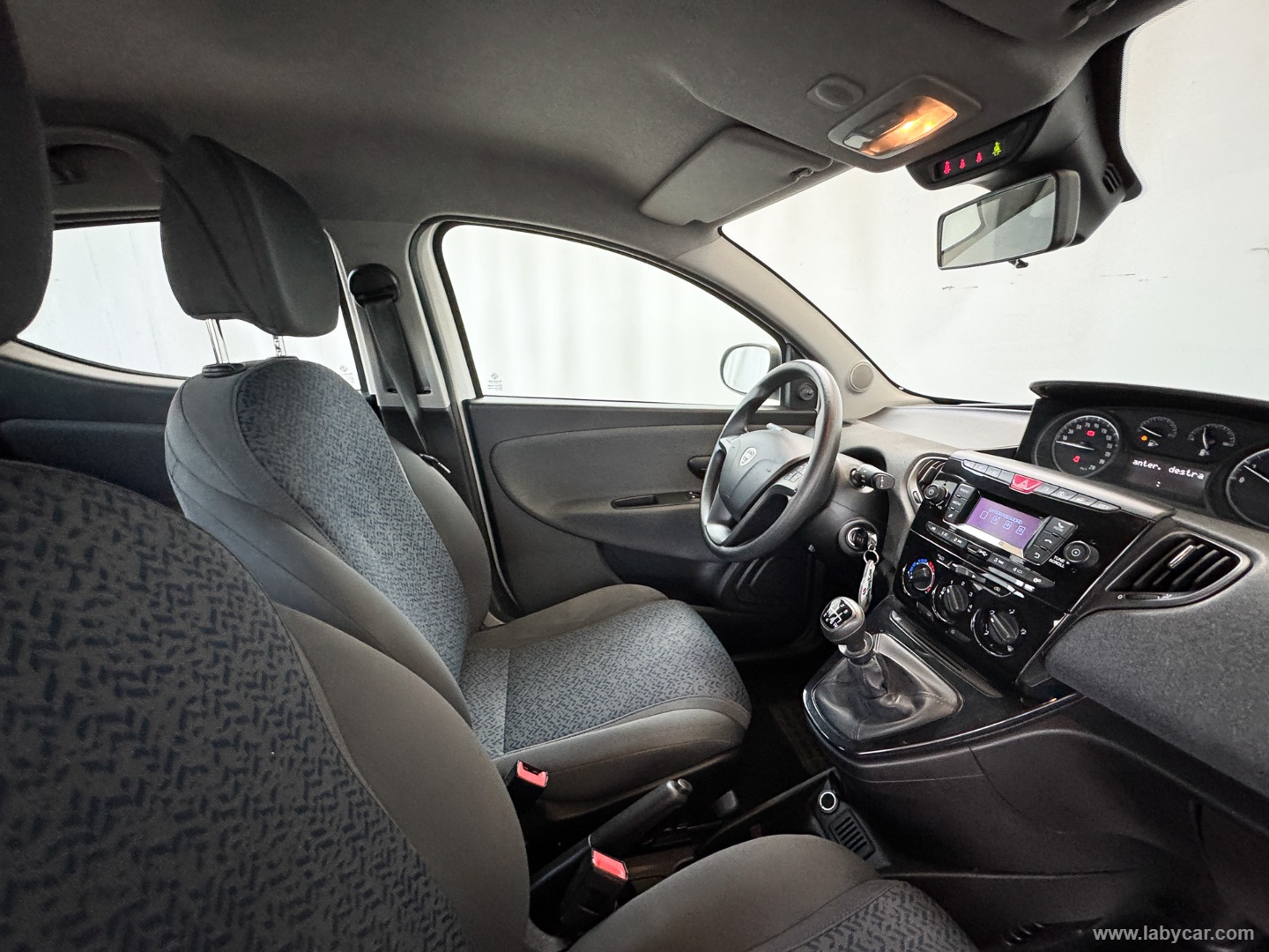 Ypsilon 1.0 FireFly 5p.S&S Hybrid Silver - immagine 6