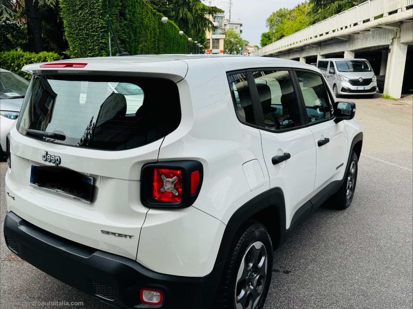 Renegade 2.0 Mjt 4WD Active Drive Sport - immagine 6