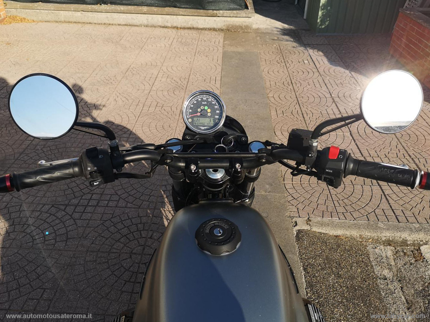 V7 III LIMITED RATE AUTO MOTO SCOOTER - immagine 6