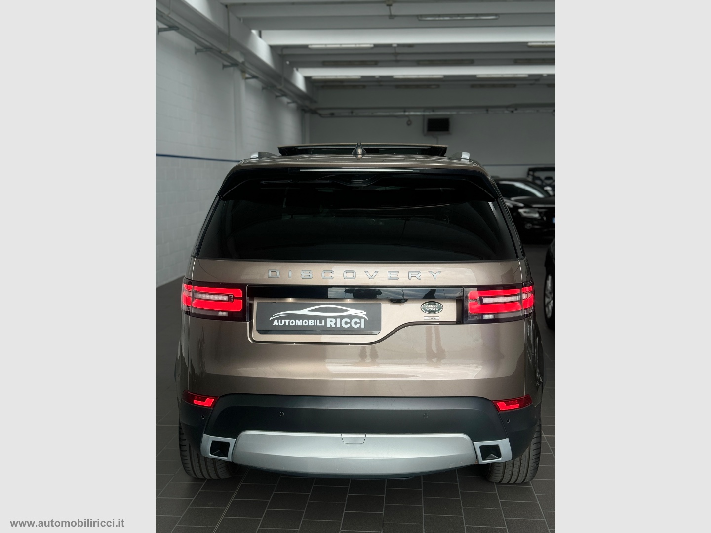 Discovery 2.0 SD4 240 CV HSE Luxury 7 POSTI - immagine 6