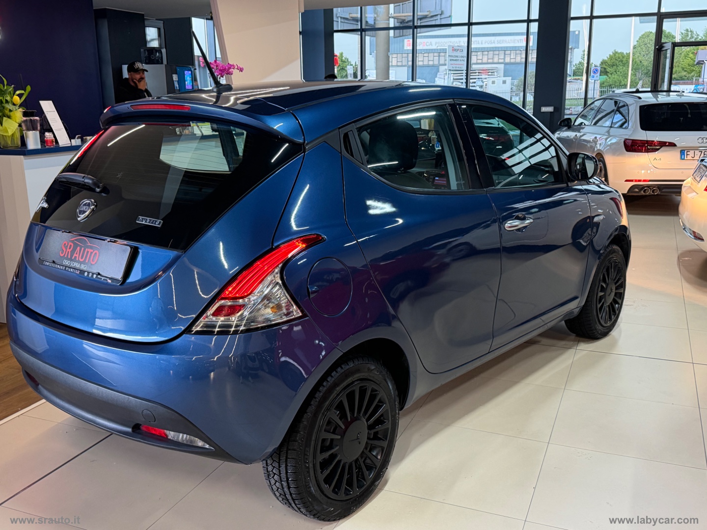 Ypsilon 1.0 FireFly 5pS&S Hyb. Eco Silv. - immagine 6