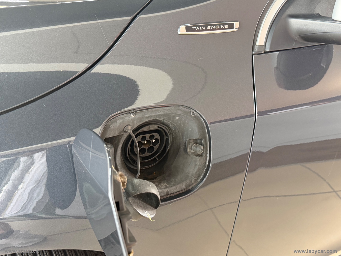V60 D6 Twin Engine Geartronic Momentum - immagine 6