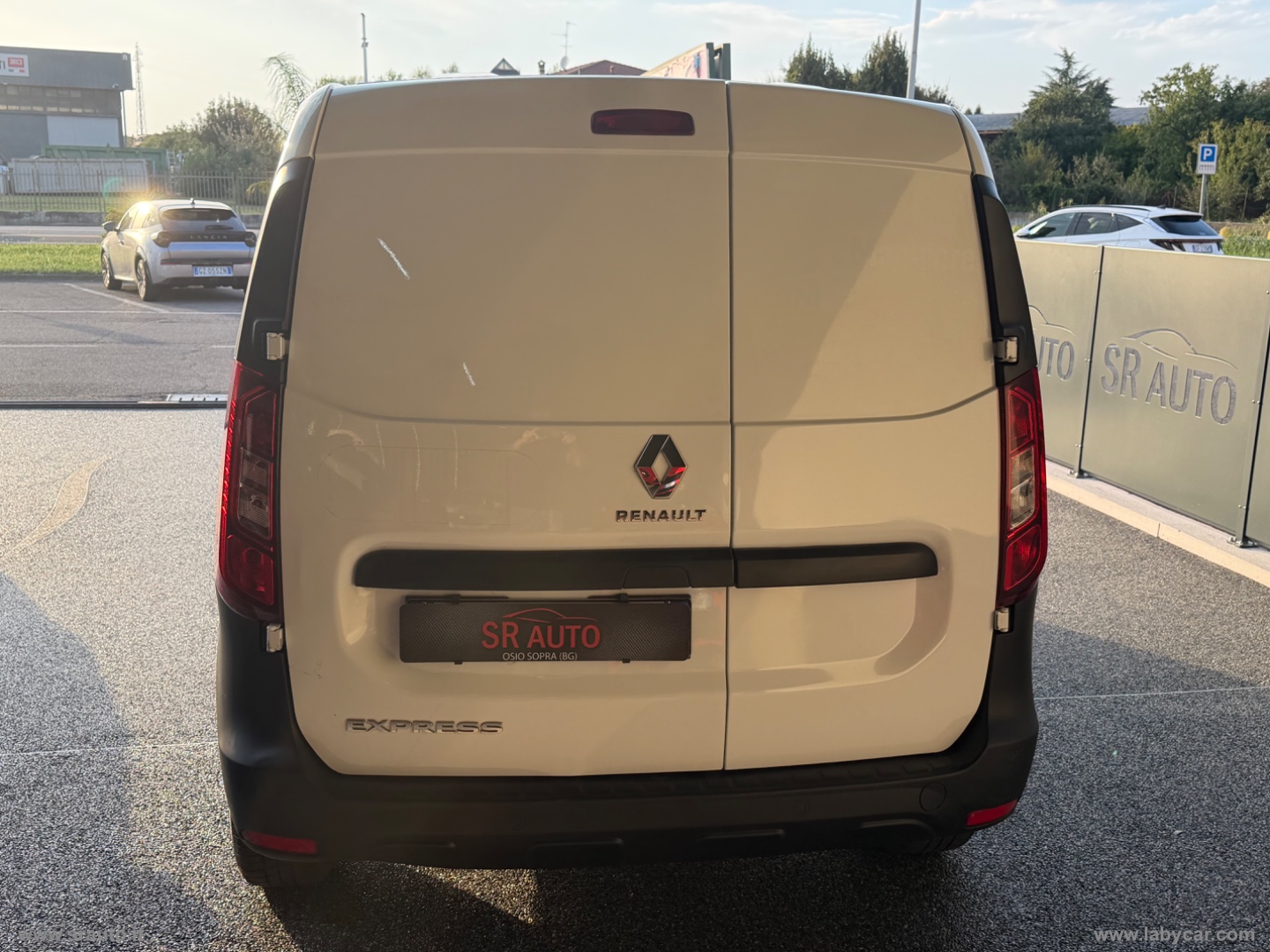 Express 1.4 Blue dCi 75 Van - immagine 6