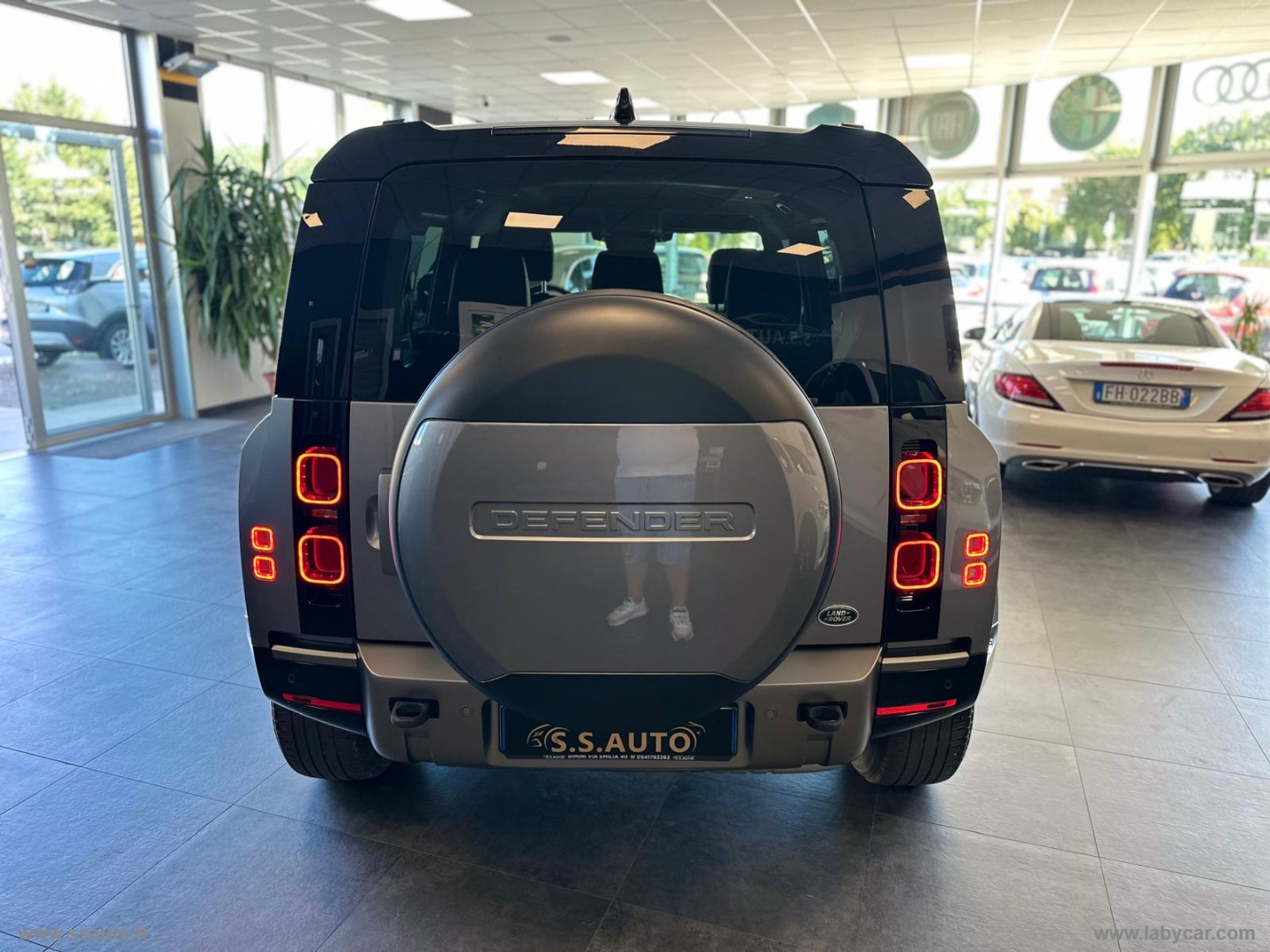 Defender 110 3.0D I6 250 CV X-Dynam. HSE - immagine 6
