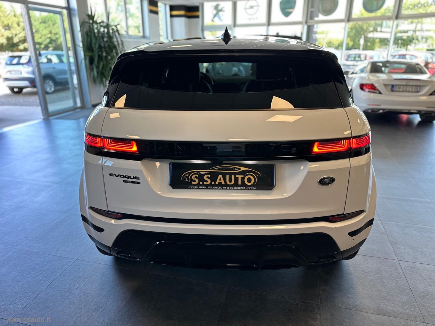RR Evoque 2.0D L.Flw 150 AWD R-Dyn.HSE TAGLIANDI CERTIFICATI!! - immagine 6