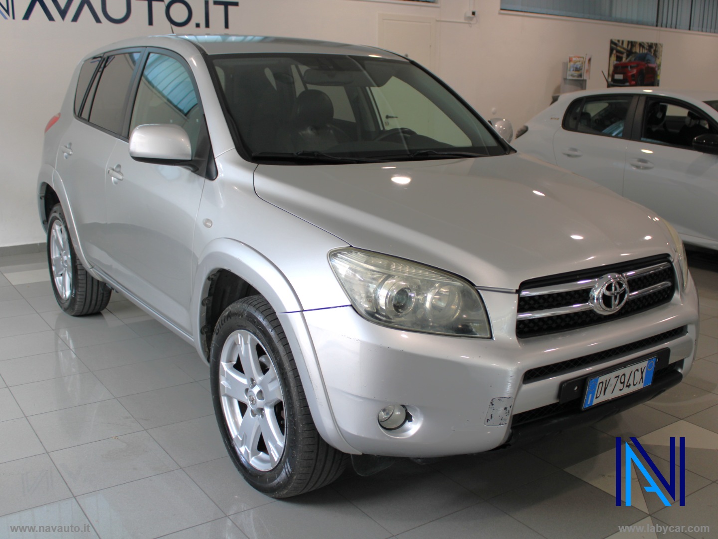 RAV4 2.2 D-4D 177 CV Luxury - immagine 6