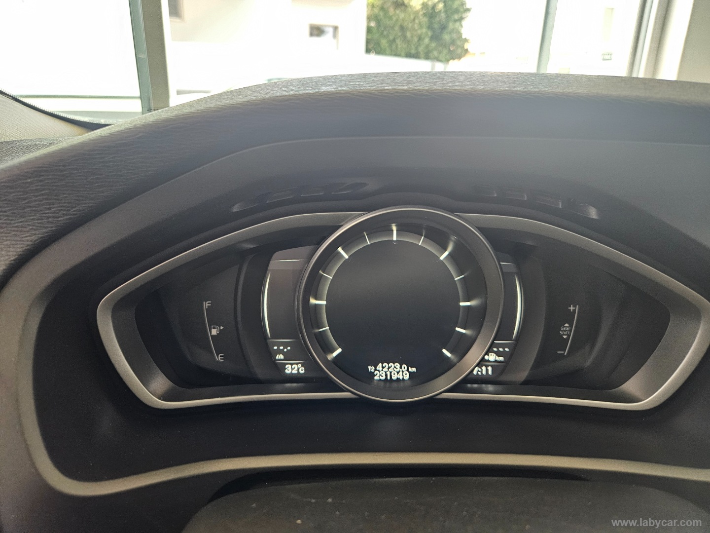 V40 D2 Momentum - immagine 7