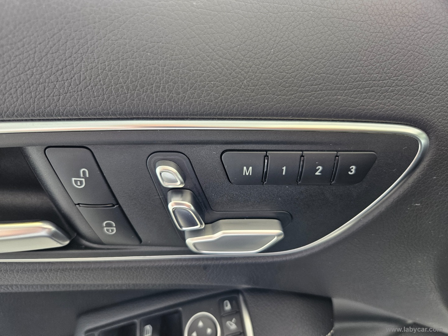 GLA 200 d Automatic 4Matic Premium - immagine 7