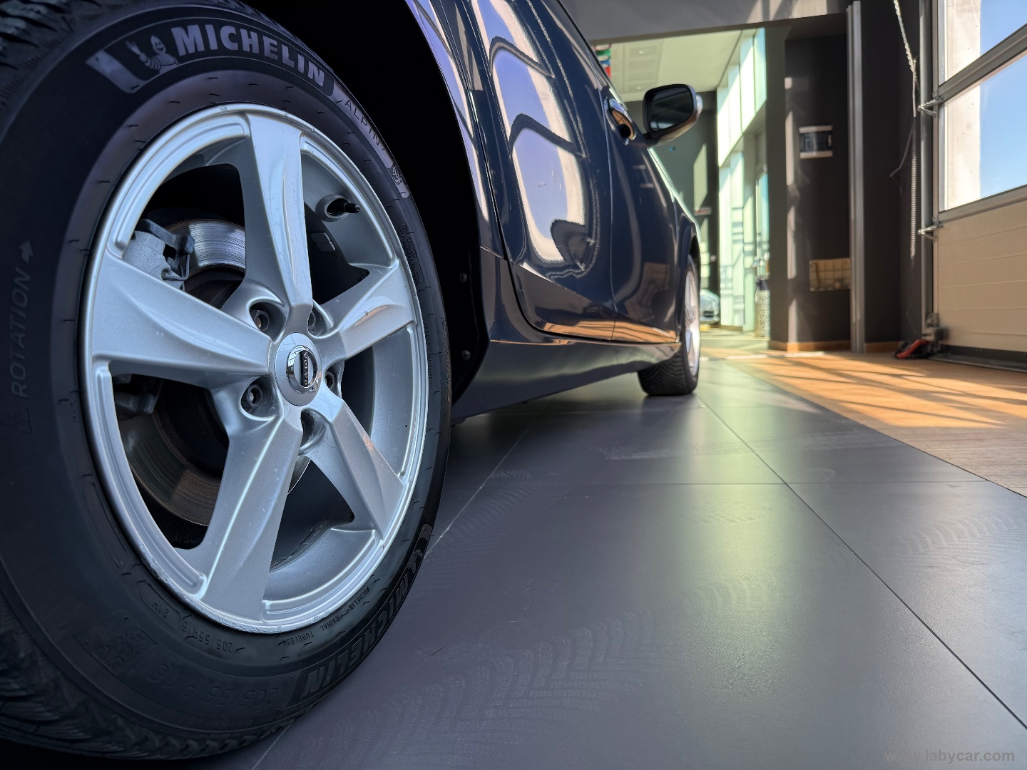 V40 D2 Momentum N1 GANCIO TRAINO - immagine 7