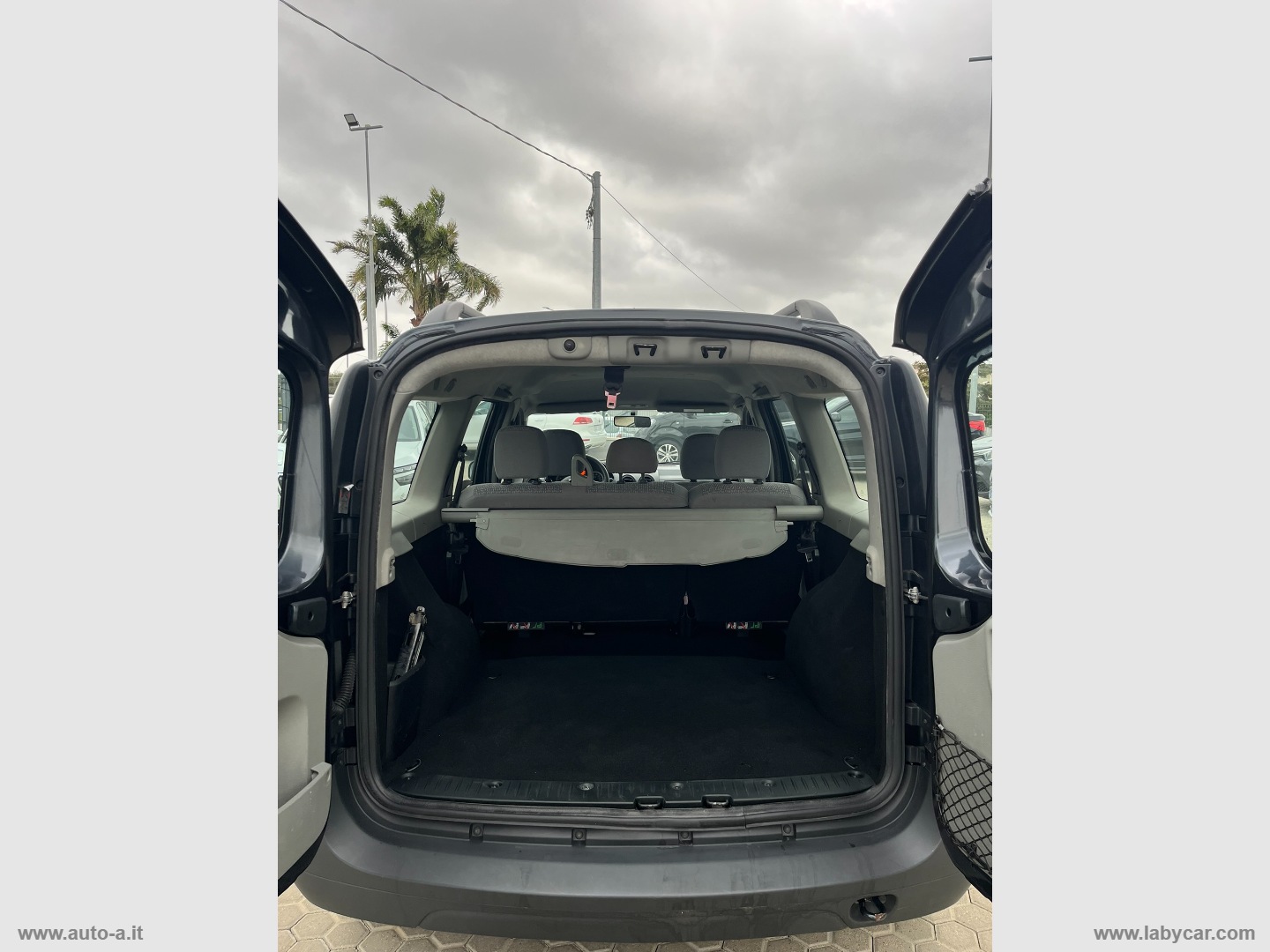 Logan MCV 1.5 dCi 70 CV 5 posti Ambiance - immagine 7