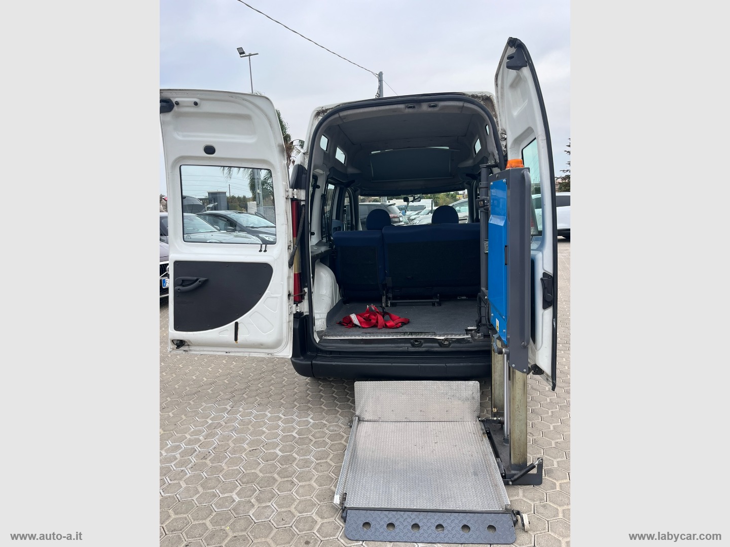 Doblò 1.3 MJT Dynamic TRASPORTO DISABILI - immagine 7