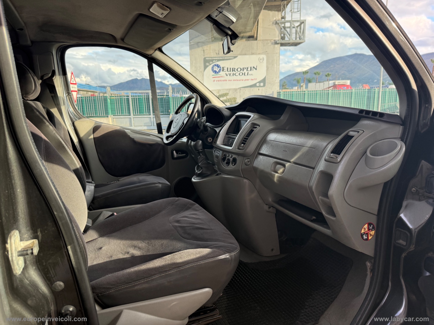Trafic 8 POSTI 2.0 dCi 115CV - immagine 7
