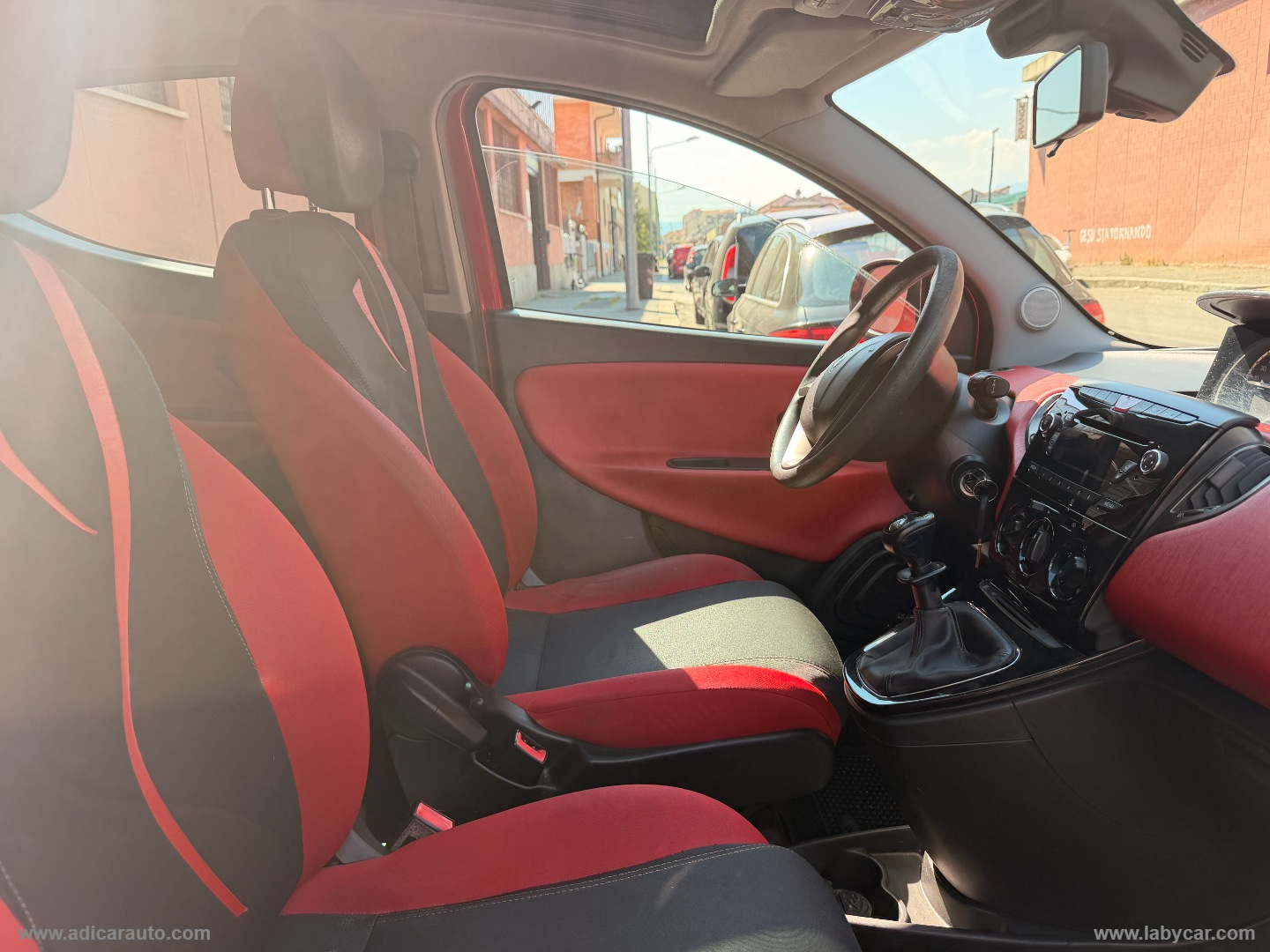 Ypsilon 0.9 T.Air 85 CV 5p. S&S Platinum - immagine 7