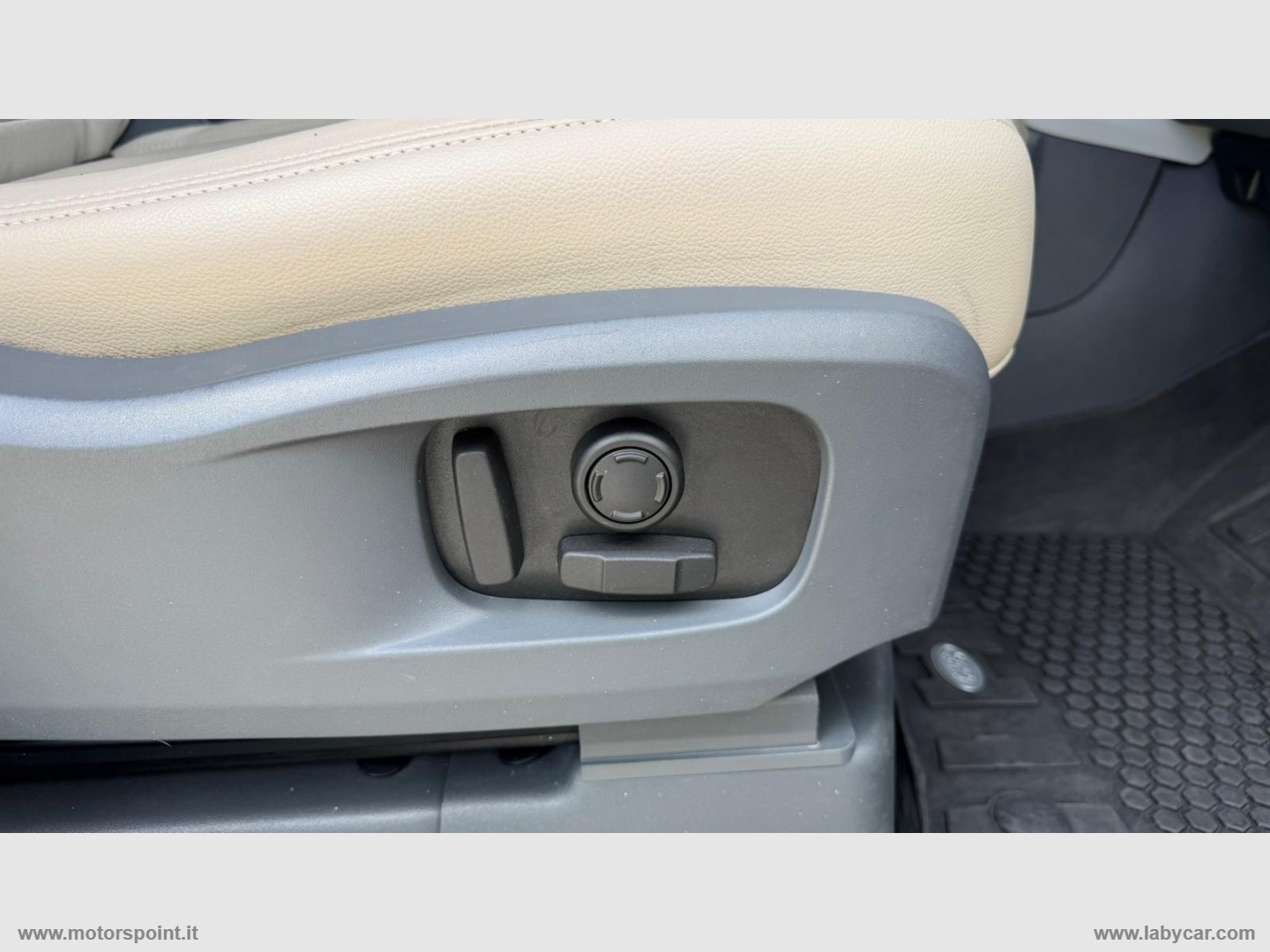 Defender 110 3.0D AUTOCARRO I6 200 CV X-Dynam. HSE - immagine 7