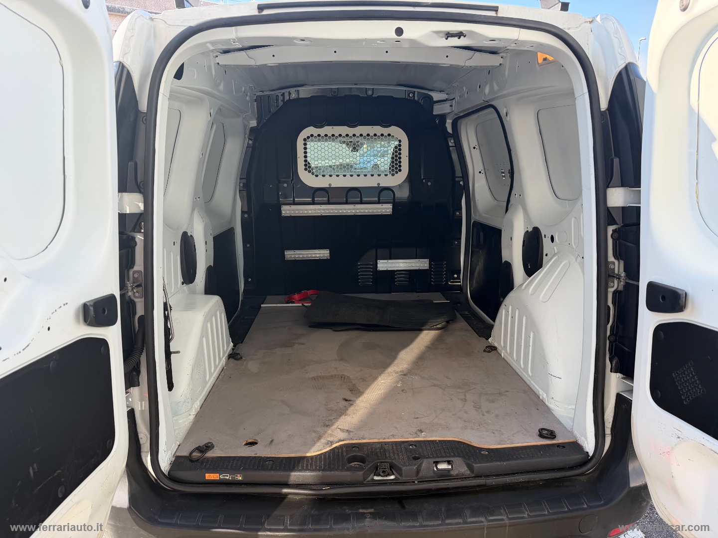 Express 1.5 Blue dCi 95 Van - immagine 7