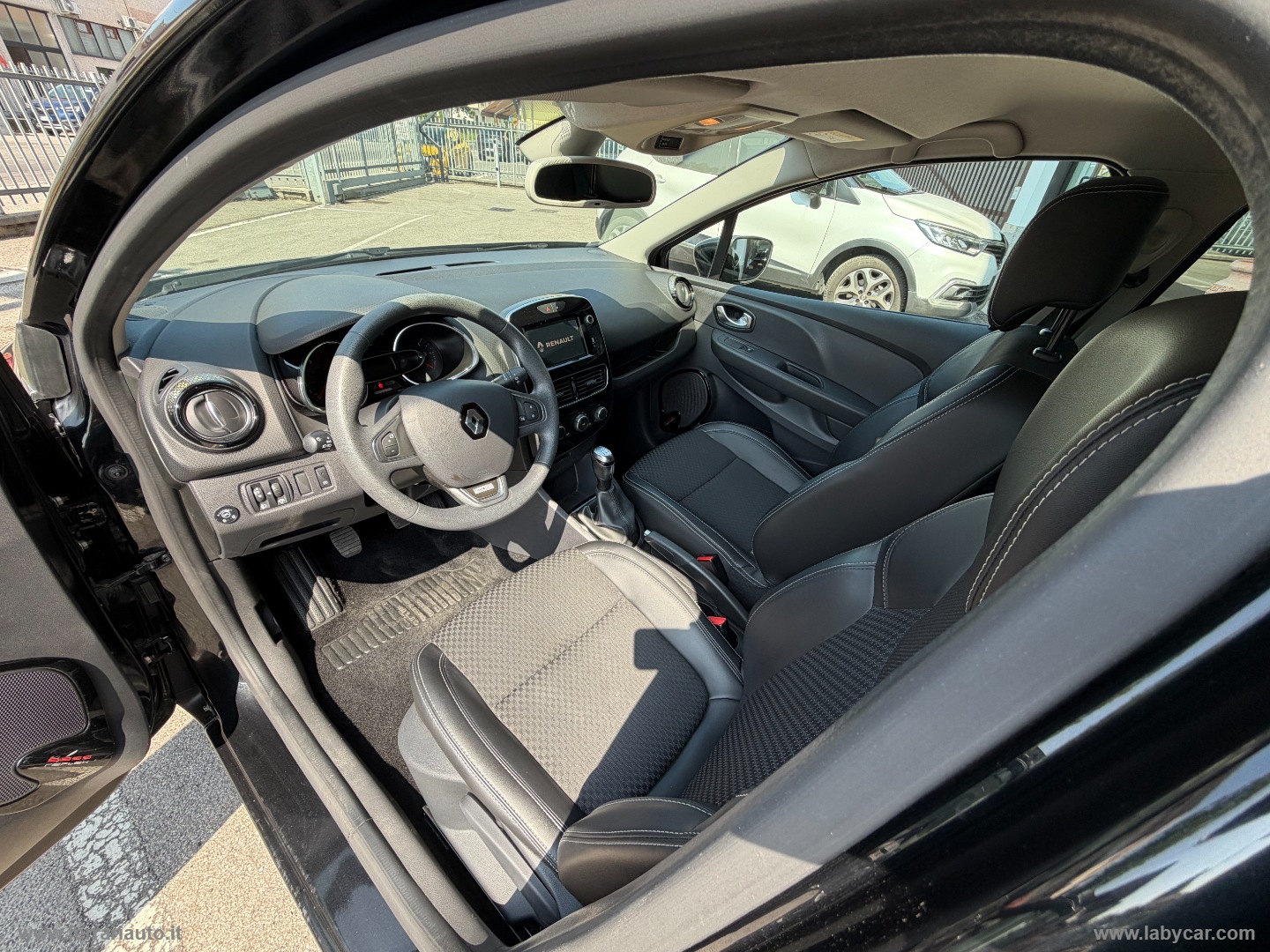 Clio TCe 12V 90CV GPL 5p. Moschino Int. - immagine 7