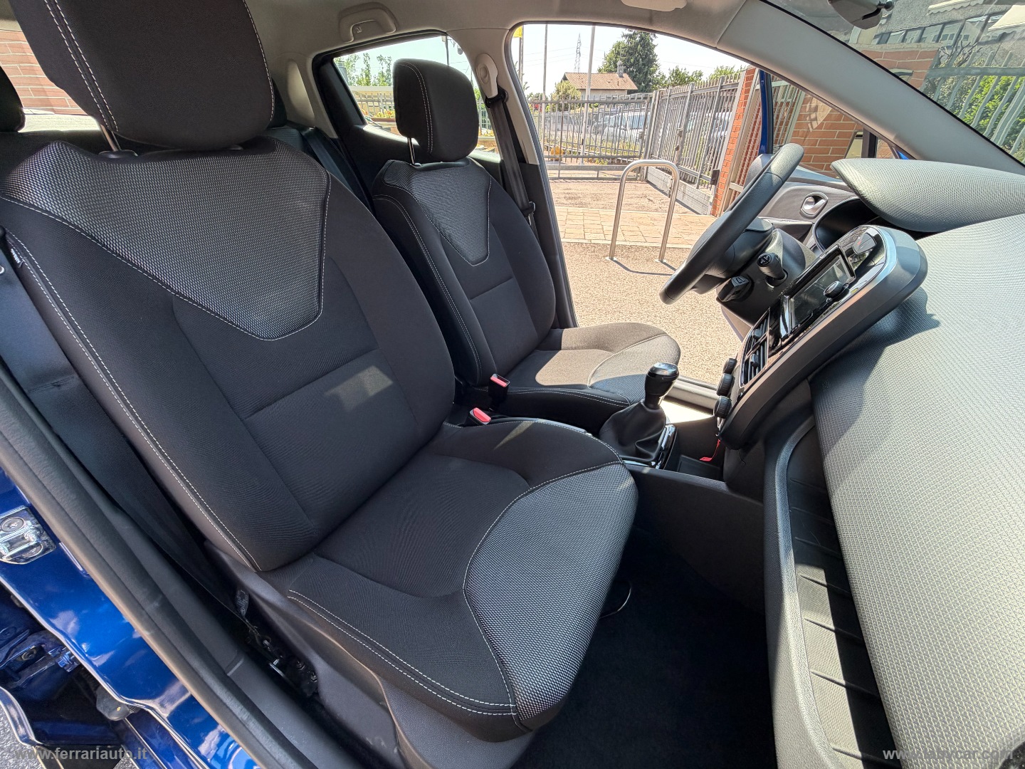 Clio TCe 12V 75CV 5p. Moschino Life - immagine 7