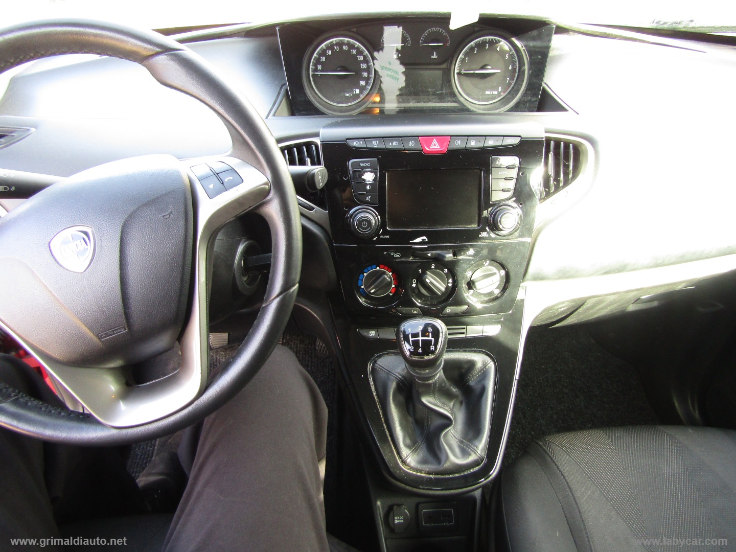 Ypsilon 1.2 69 CV 5p. GPL Ecochic Gold - immagine 7