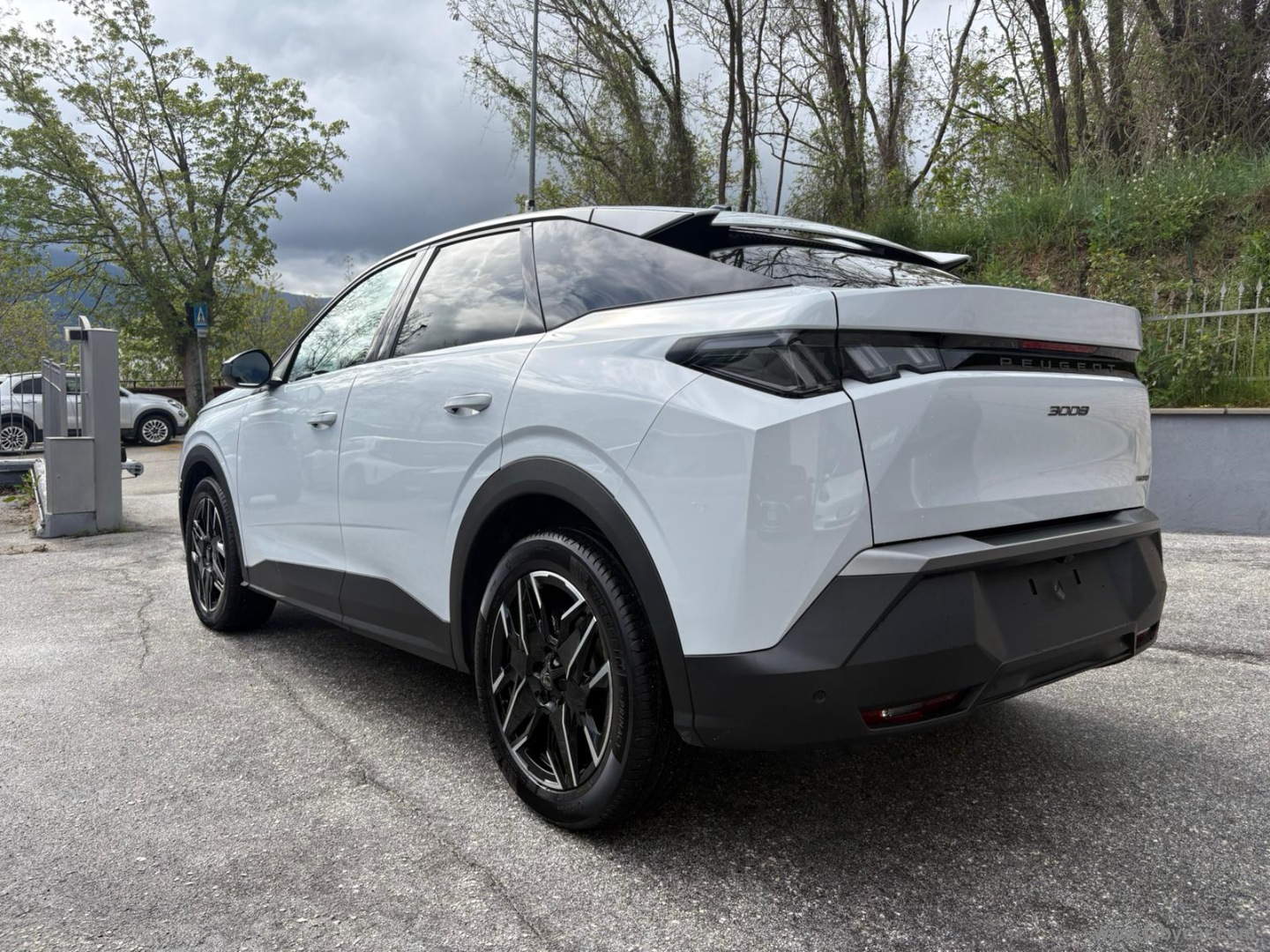 3008 Hybrid 136 e-DCS6 Allure - immagine 7