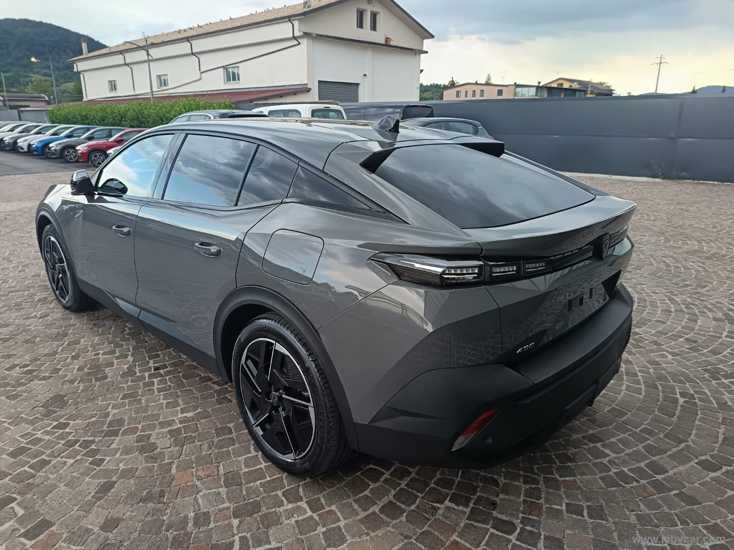 Peugeot 408 Plug-in Hybrid 225 e-EAT8 Allure - Immagine 7