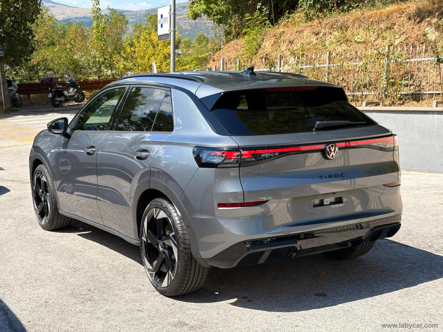 Volkswagen T-Roc 1.5 eTSI ACT 150 CV DSG R-Line - Immagine 7