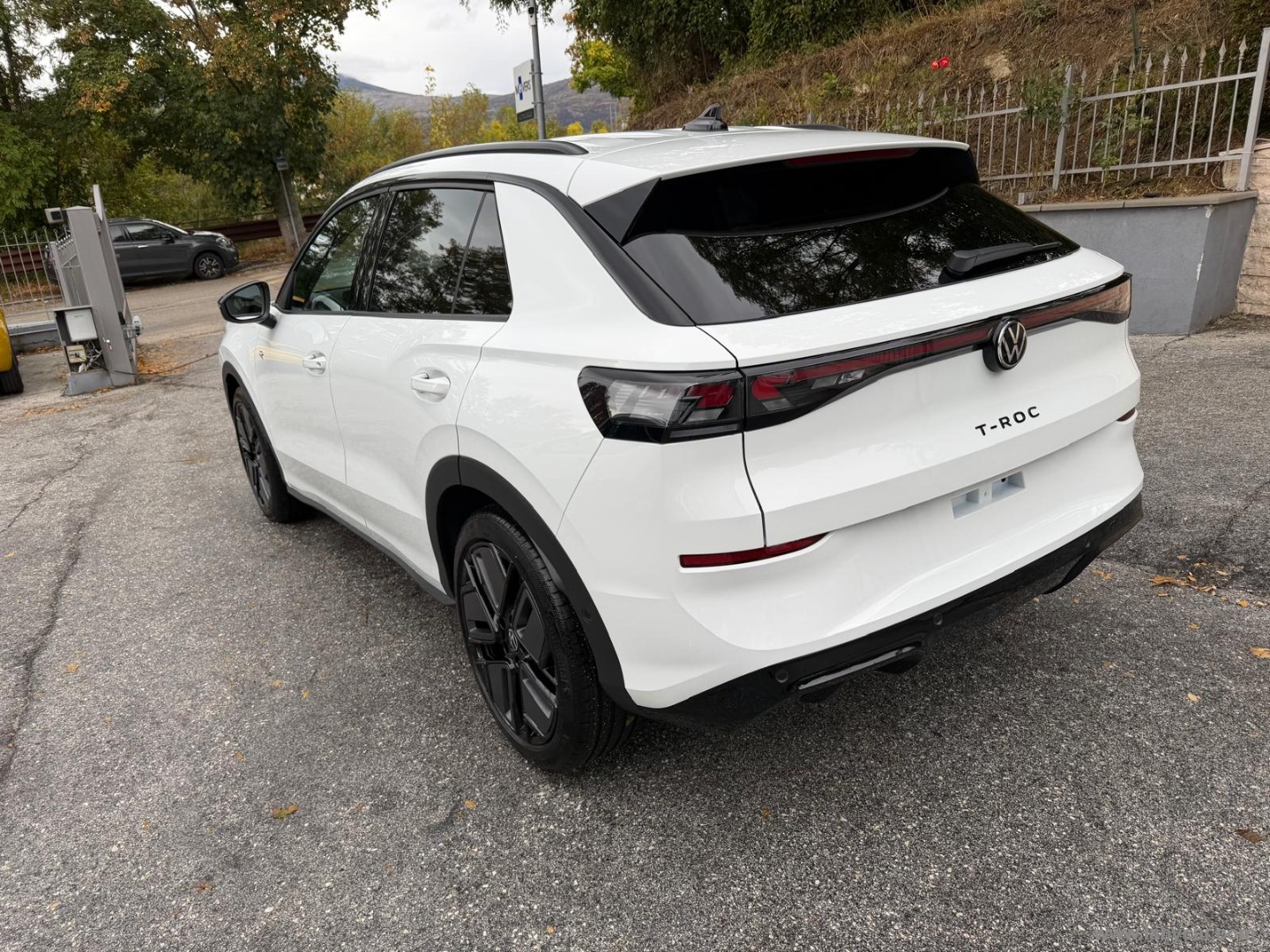 Volkswagen T-Roc 1.5 eTSI ACT 150 CV DSG R-Line - Immagine 7