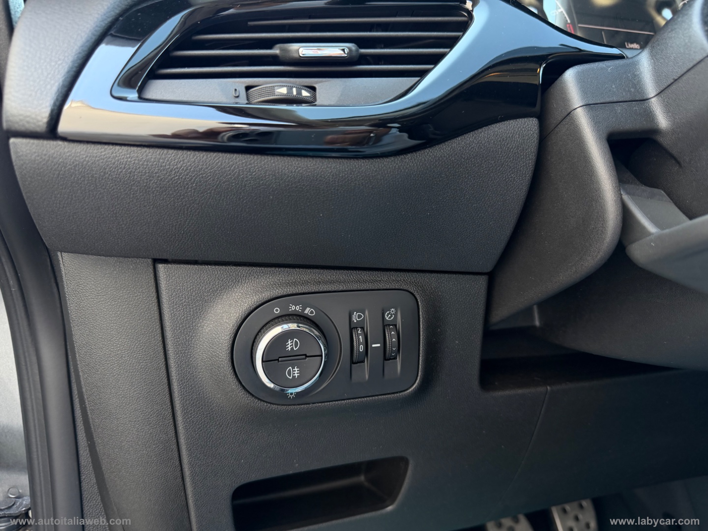 Corsa 1.4 90 CV GPL Tech 5p. n-Joy - immagine 7