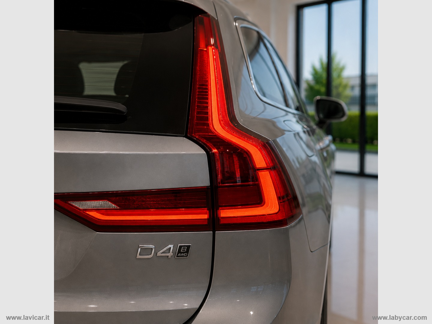 V90 D4 Momentum - immagine 7
