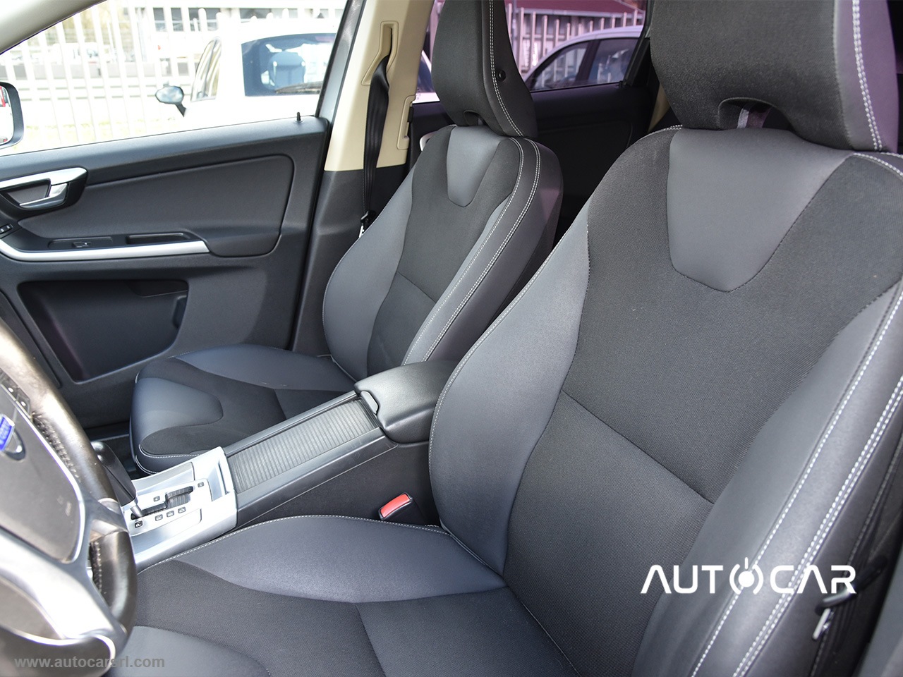 XC60 2.4D D3 AWD Geartronic Momentum - immagine 7