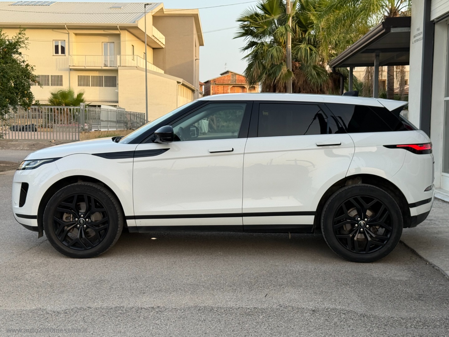 RR Evoque 2.0D I4 163 CV AWD Auto SE - immagine 7