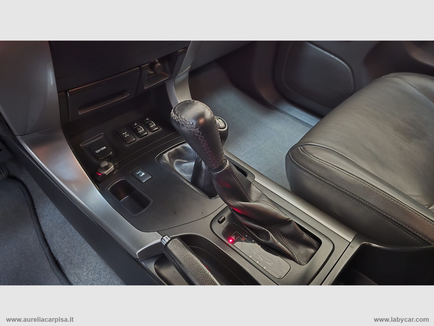 Land Cruiser 3.0 D-4D 16V 3p. aut. Exec. - immagine 7