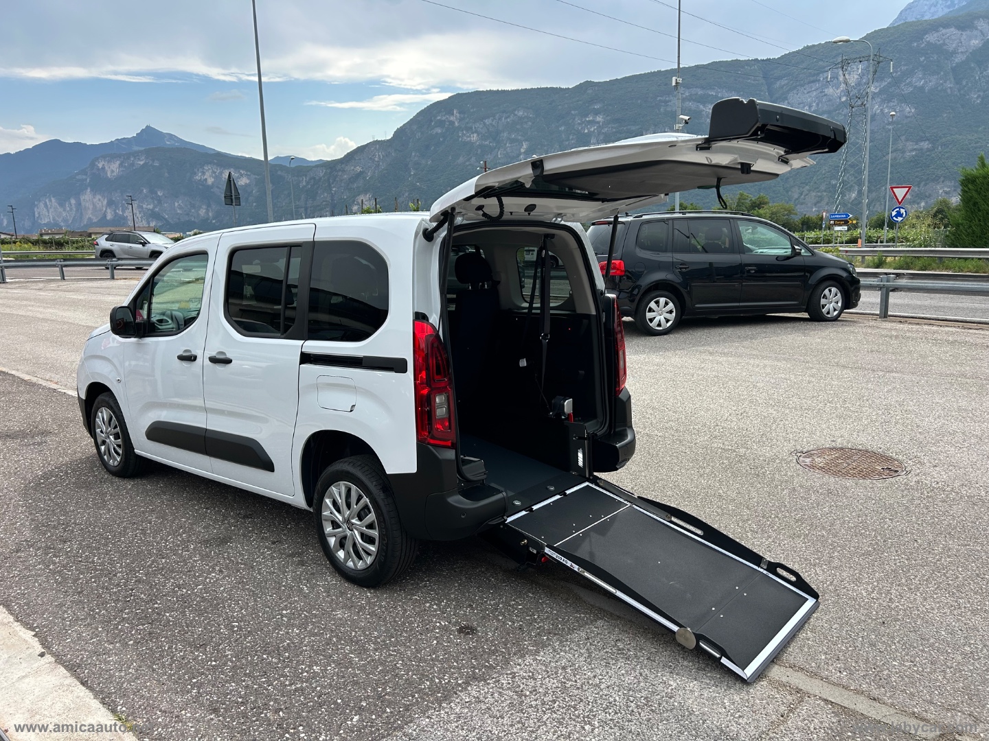 Doblò 1.5 BlueHdi 100CV Combi - All. Olmedo PIANALE RIBASSATO CON RAMPA ACCESSO CARROZZINA - immagine 7