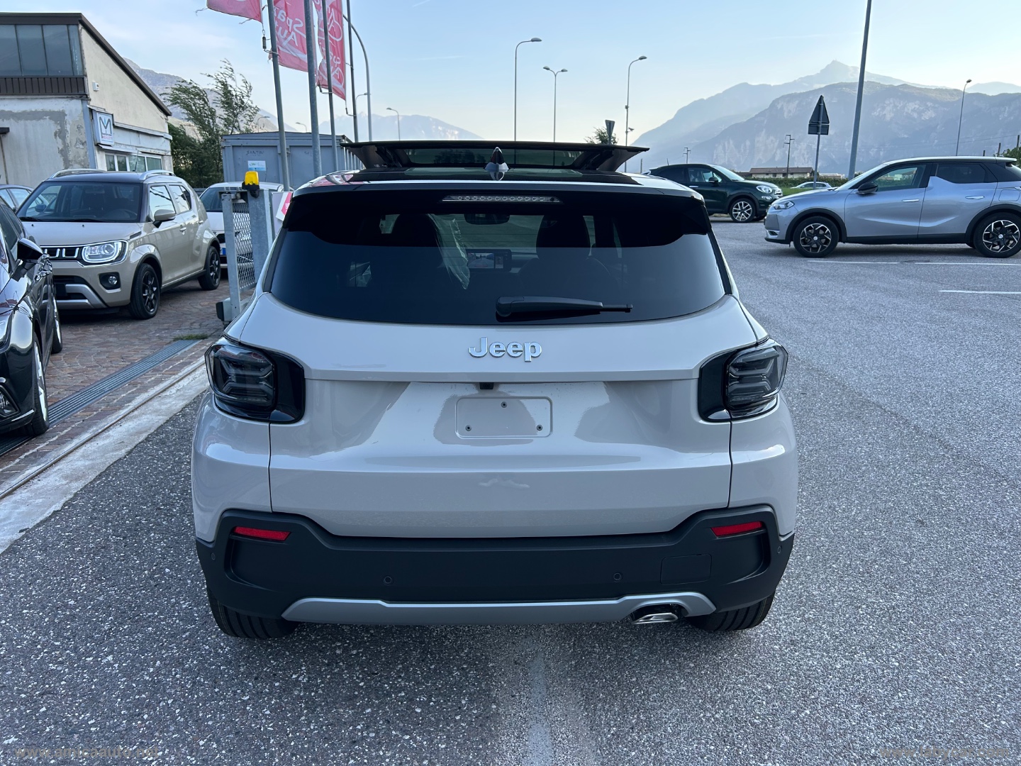 Avenger 1.2 Turbo 110CV e-Hybr. Summit VERNICE BICOLORE GRIGIO STONE/TETTO NERO - immagine 7