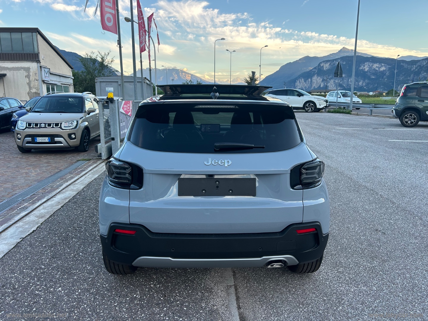 Avenger 1.2 Turbo 110CV e-Hybr. Summit VERNICE BICOLORE GRIGIO STORM/TETTO NERO - immagine 7
