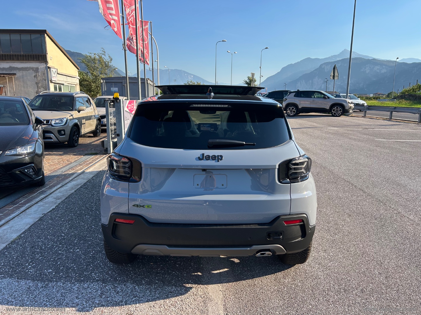 Avenger 1.2 Turbo 145cv e-Hyb.4xe Overand VERNICE BICOLORE GRIGIO STORM/TETTO NERO - immagine 7