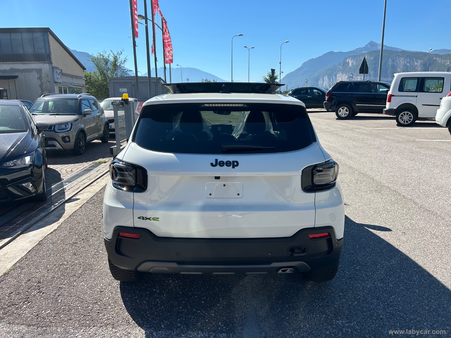 Avenger 1.2 Turbo 145cv e-Hybrid 4xe TheNoth Face Tetto Apribile PANORAMA +4X4 - immagine 7
