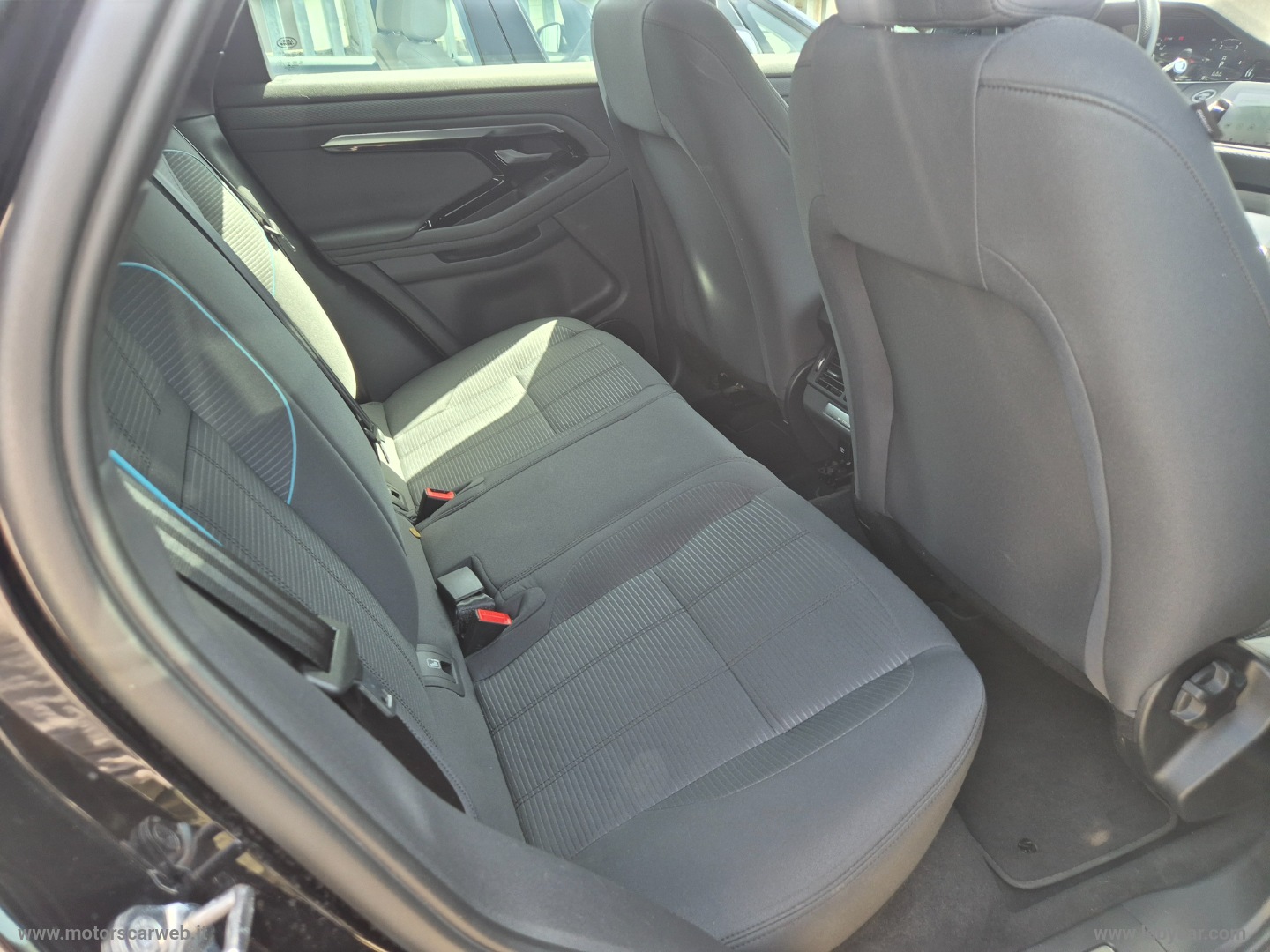 RR Evoque 2.0D I4 MHEV R-DYNAMIC AWD 150CV AUTO - immagine 7
