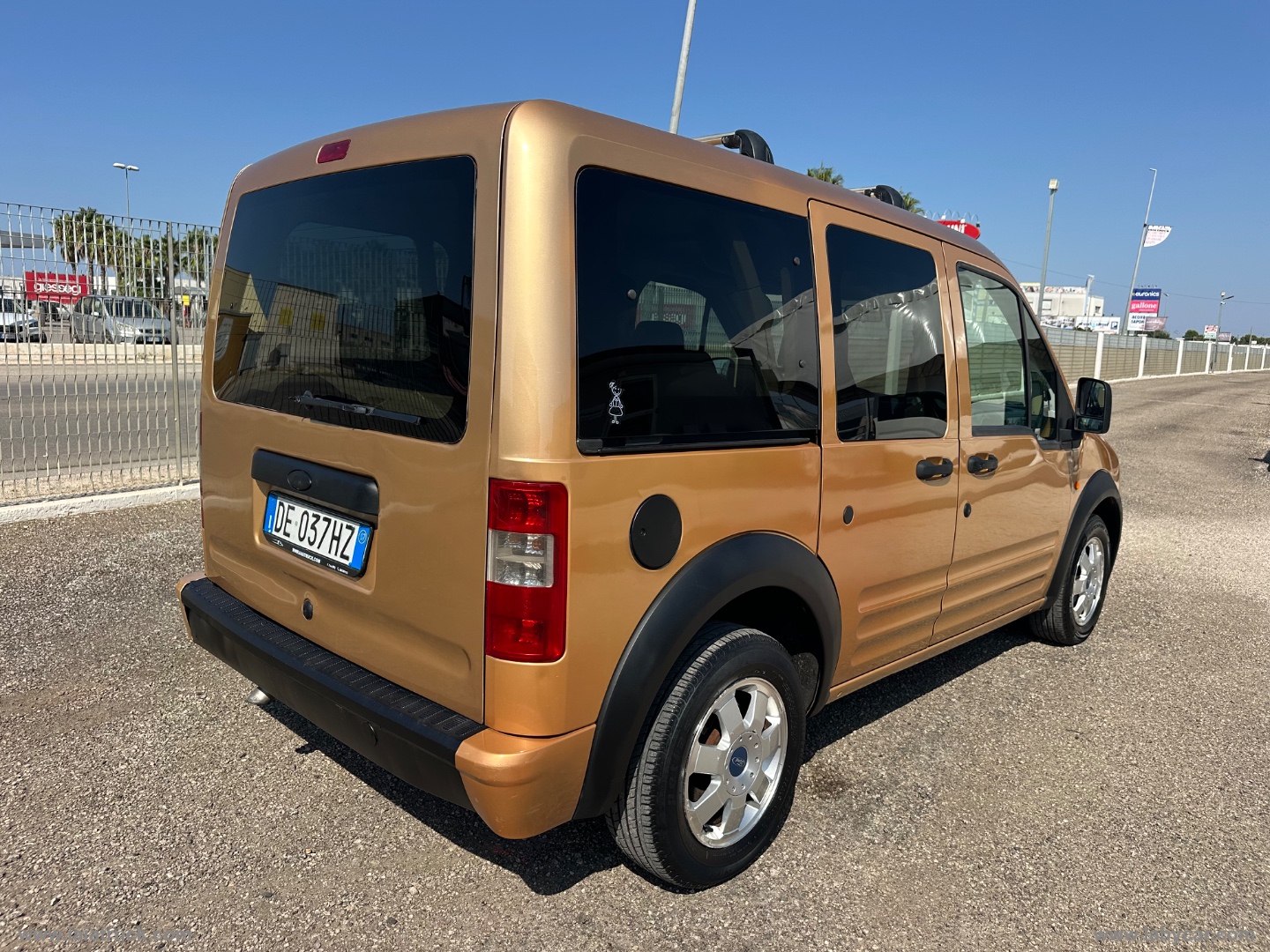 Tourneo CONNECT 200S 1.8 TDCi/110CV 5 POSTI - immagine 7
